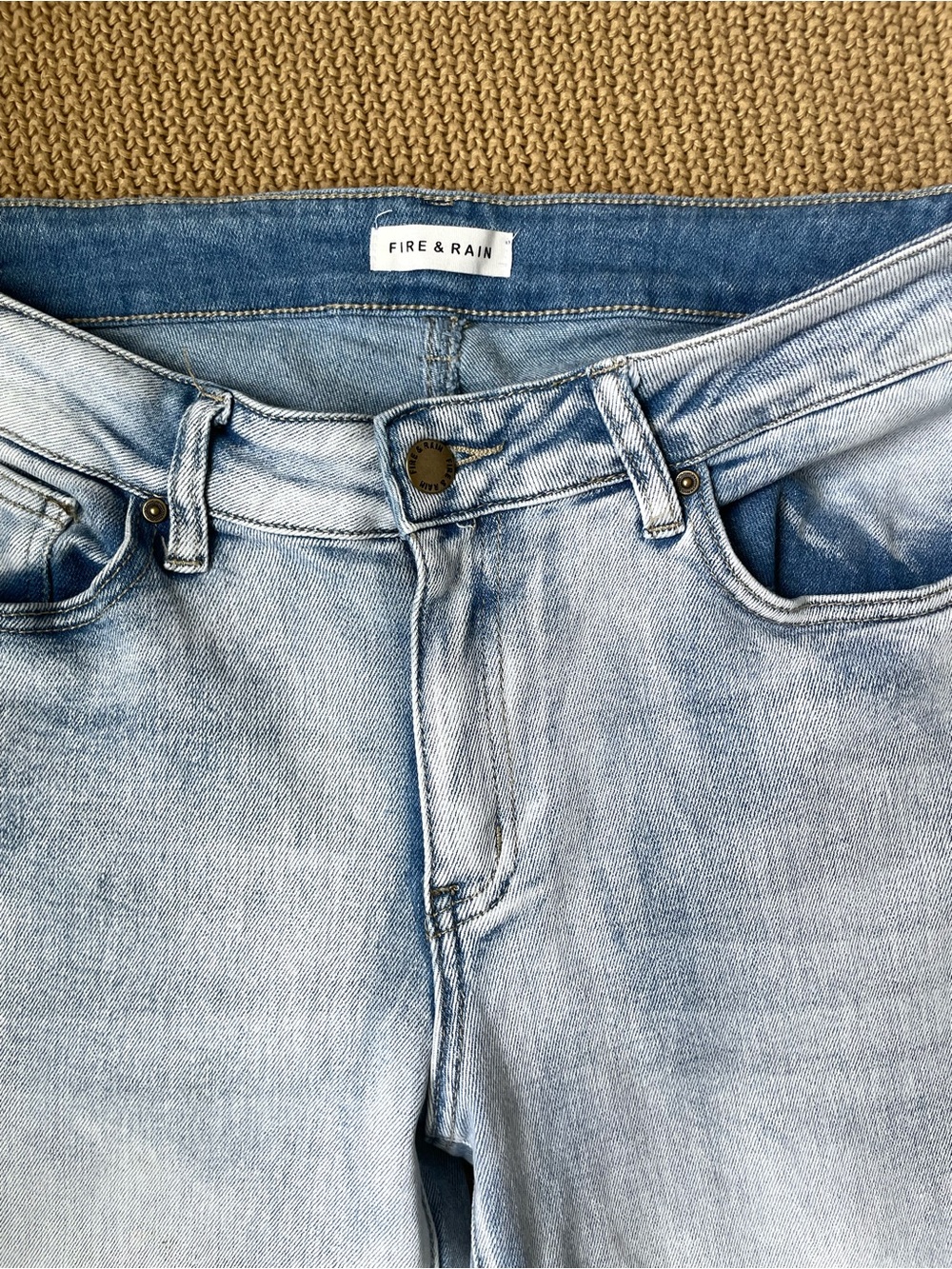 Light Wash Wide-Leg Women’s Jeans - Flared Casual Denim - Picture 2 of 5